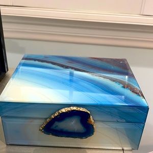 Jewelry box